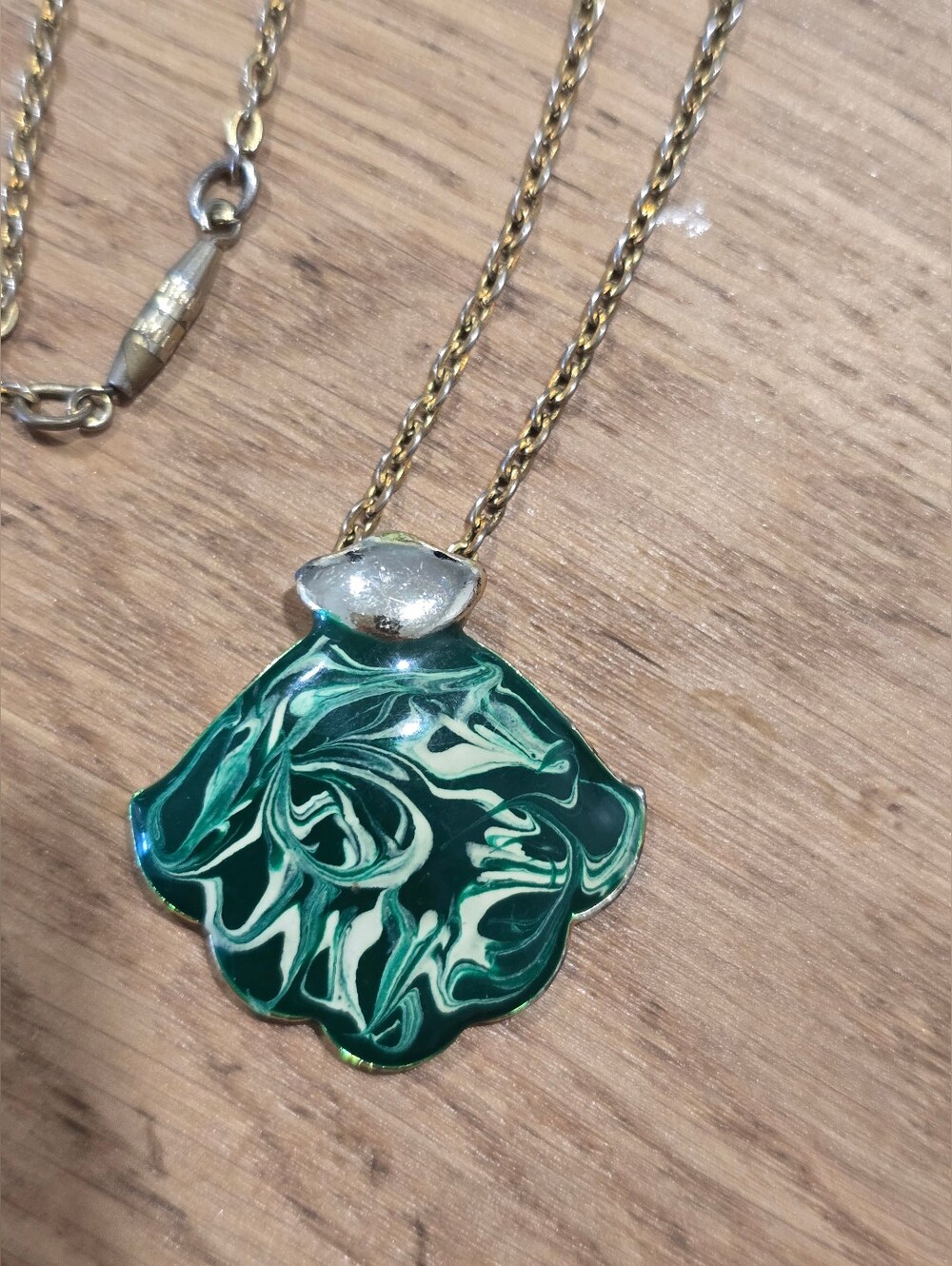 Vintage Green Shell Pendant Necklace - 80s